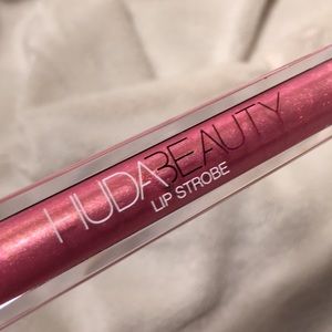 HUDA BEAUTY Lip Strobe Lip Gloss - Snobby